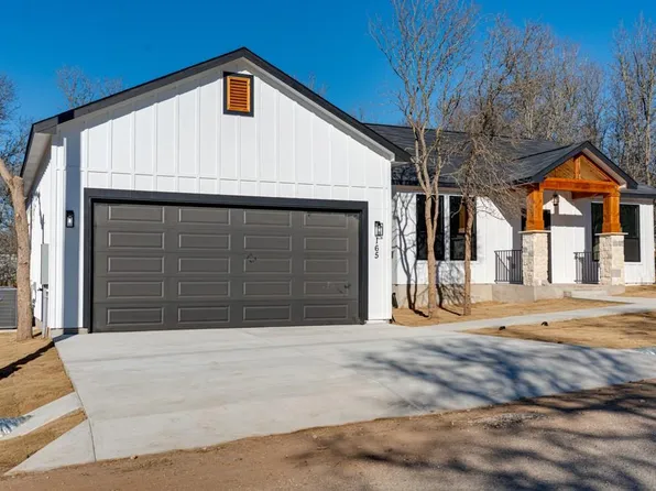 165 Nuuanu Ln, Bastrop, TX 78602