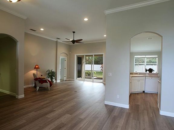 4th image of 126 Clear Lake Dr