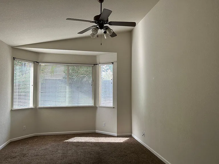 557 Kilsyth Ct — Photo 6