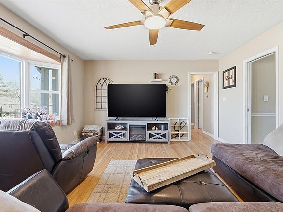 4th image of 512 3rd Ave SW