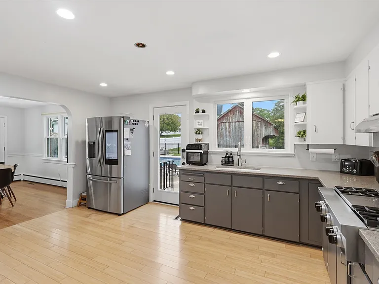 9 Linden Blvd — Photo 16
