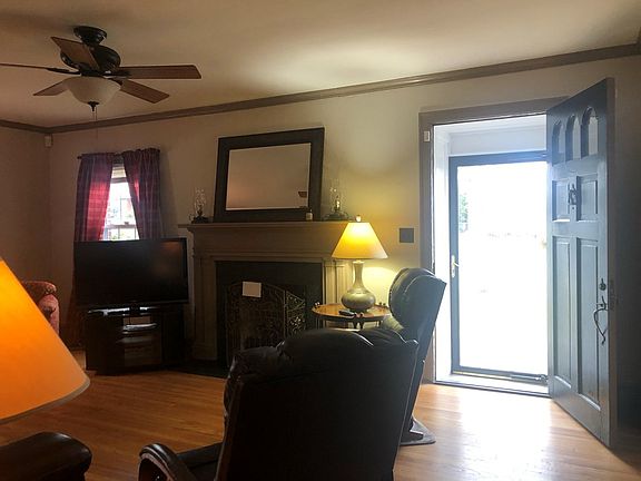 3rd image of 124 Wilton Ave