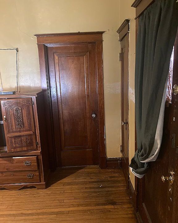 1st image of 4040 Cora Ave