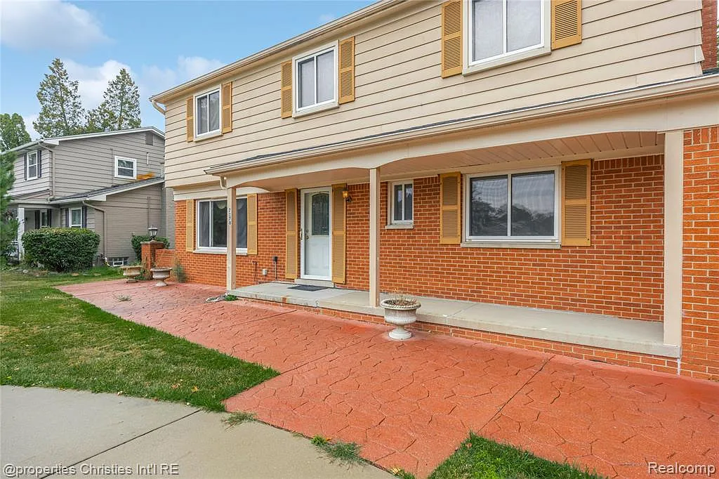 4 bed, 2.5 bath, 4188 sqft, $3,700 — Photo 4