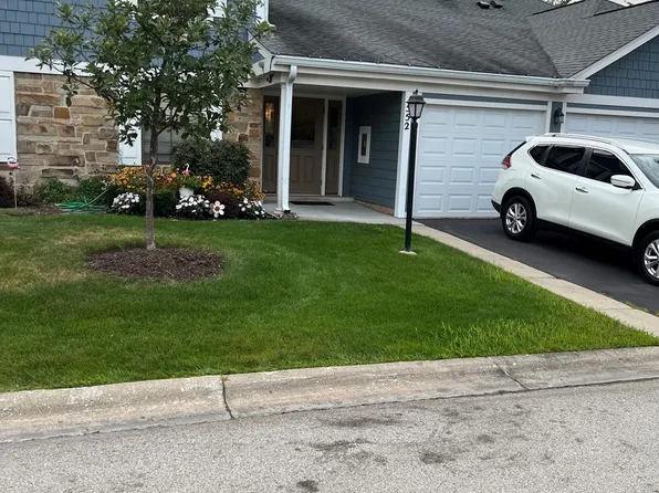 552 Greystone Ln APT C1, Wheeling, IL 60090