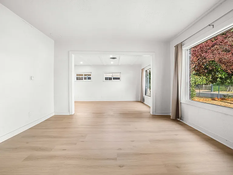 330 W Pinedale Ave — Photo 11