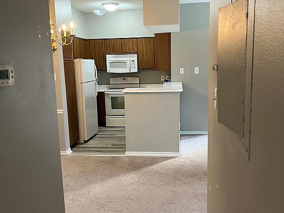 5th image of 31 High St APT 5104