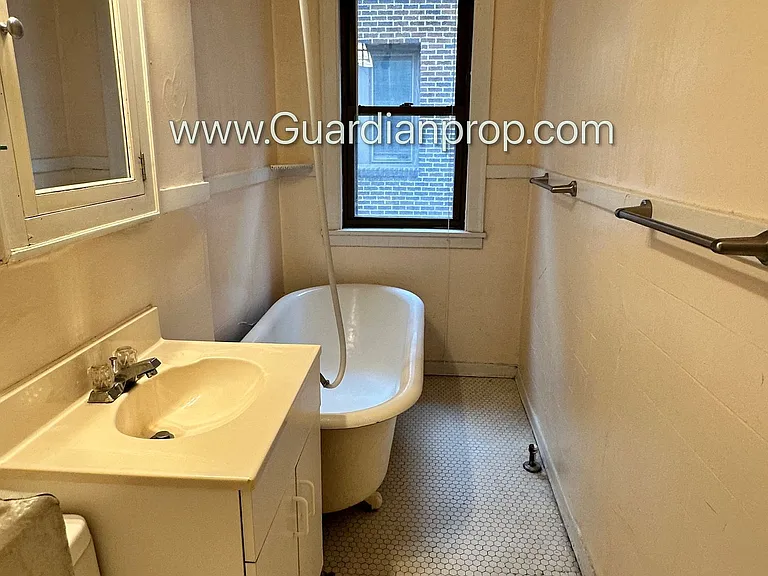 2876 Humboldt Ave S #105 — Photo 8