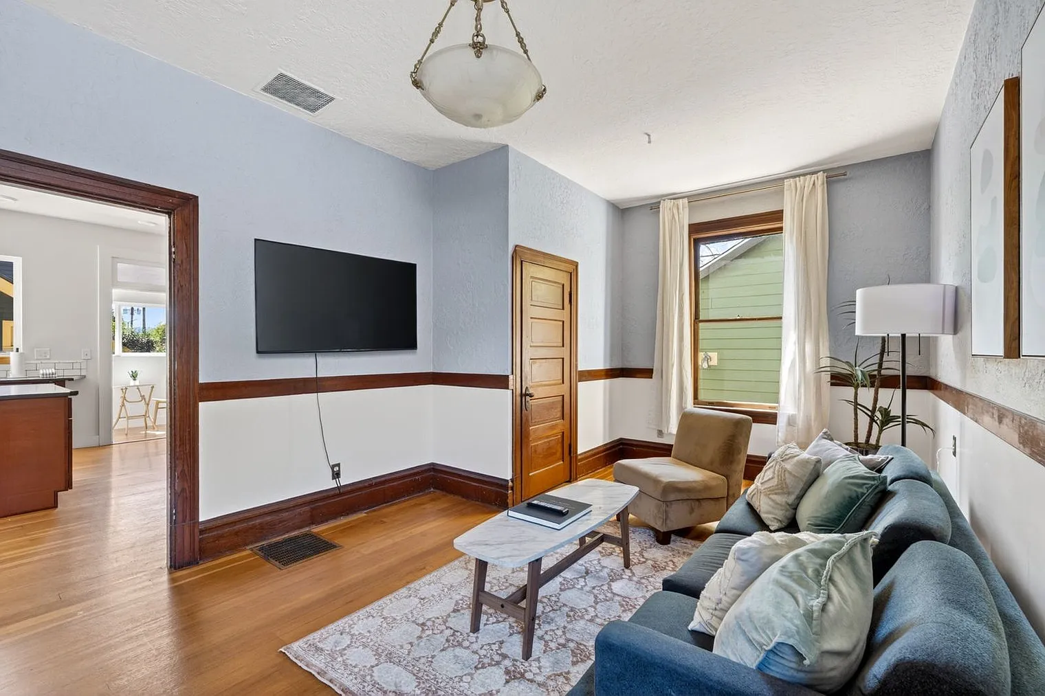 4 bed, 2.0 bath, 2497 sqft, $11,699 — Photo 4