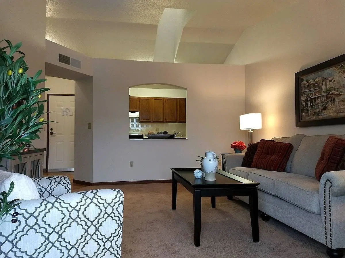 Island Place Apartments - On the River — Photo 3