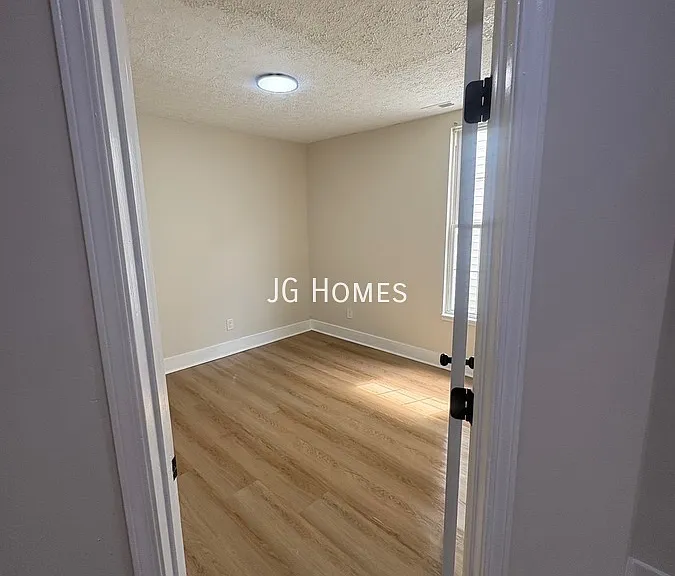 2725 Hale Ave — Photo 18