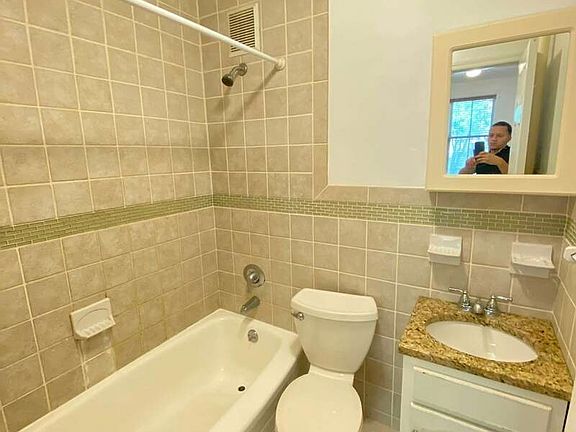 5th image of 878 Lexington Ave APT A1