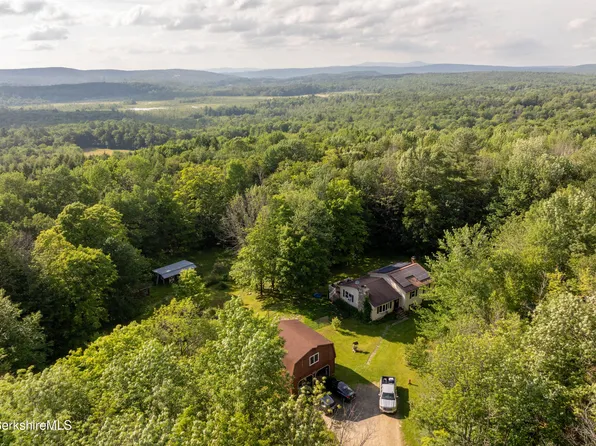 650 E Washington Rd, Hinsdale, MA 01235