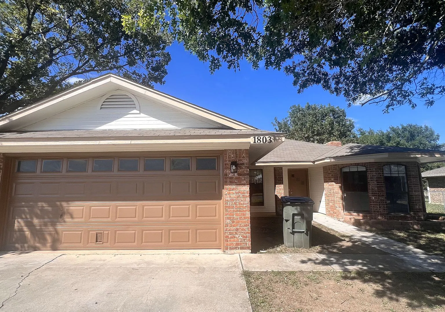Three Bedroom Cozy Home Recently Remodeled! — Photo 1
