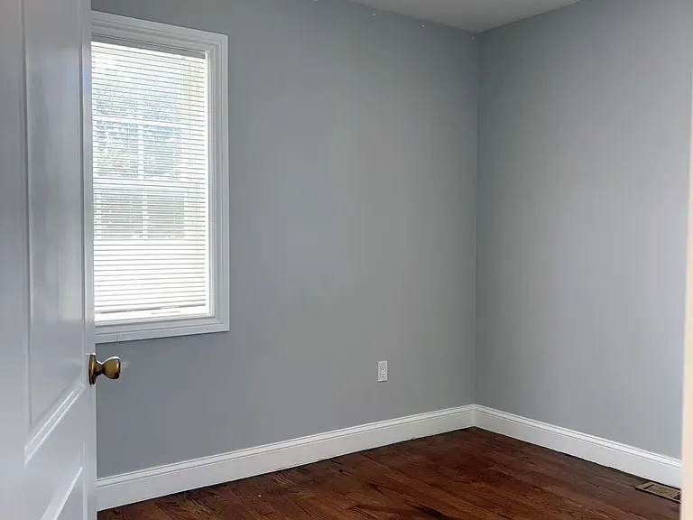 578 Albert St — Photo 6