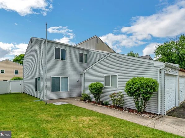 64 Pennington Ln, Quakertown, PA 18951