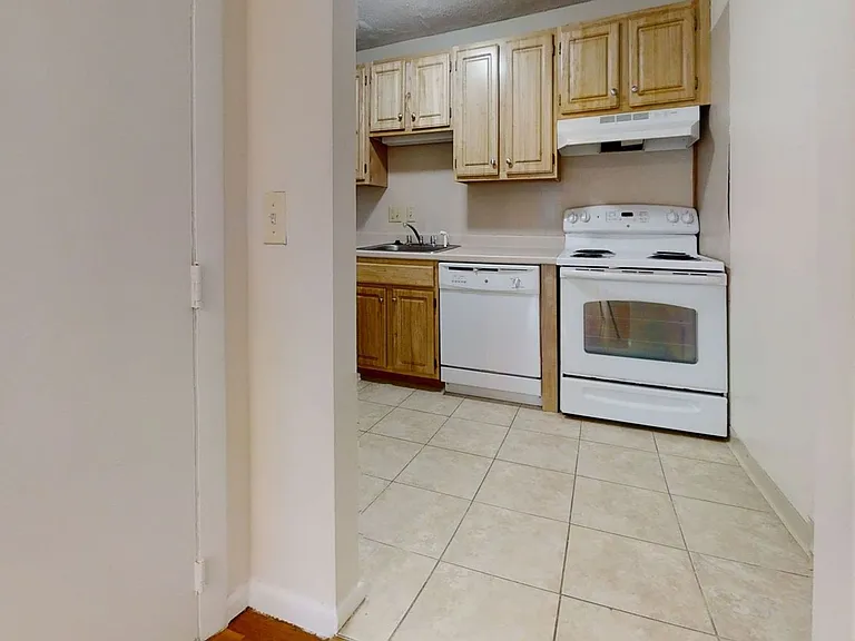 118 Dustin St #4 — Photo 3