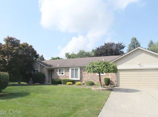 1436 Oak Grove Dr, Walled Lake, MI 48390
