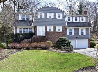 22 Powder Horn Way, Tarrytown, NY 10591