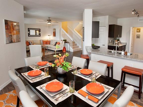 Large dining room easily seats 6