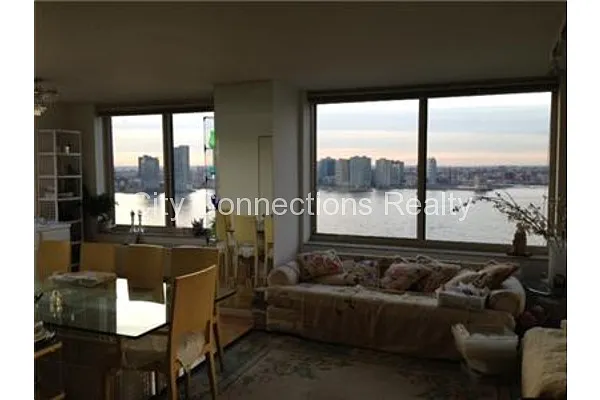 Rented by City Connections Realty | media 2