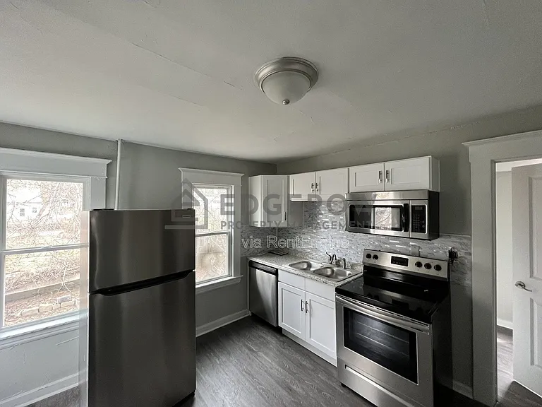 815 Logan St SE #2 — Photo 3