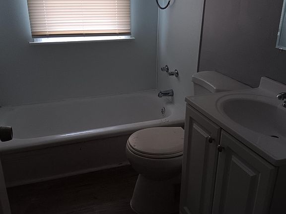 5th image of 17359 Hamburg St