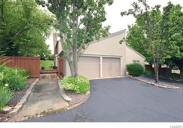 2 Garage with openers, visitor parking as well
