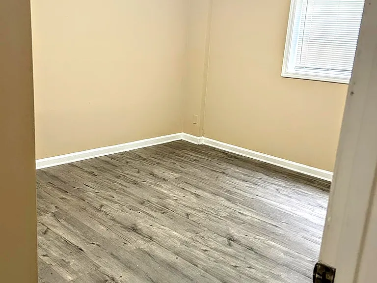 601 Elmwood St #4 — Photo 6