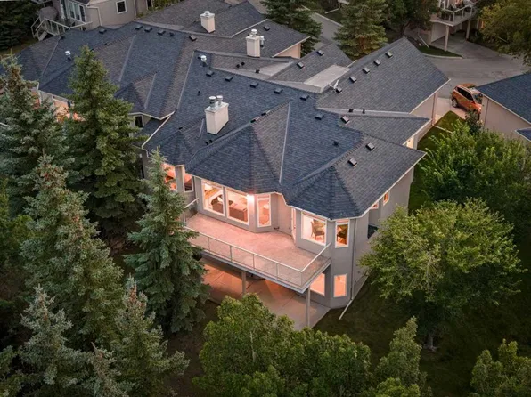 49 W Patina Ter SW, Calgary, AB T3H 4M8