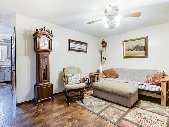 5th image of 828 Crescent Dr