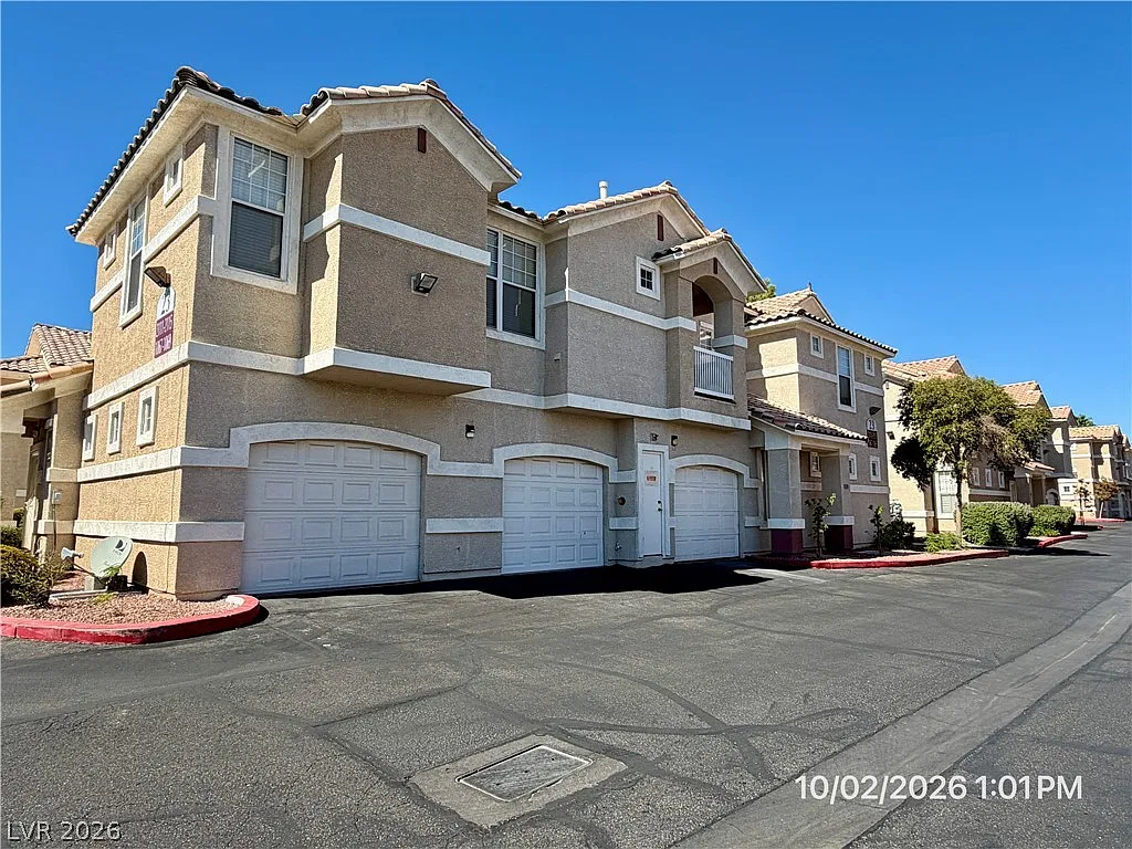 2 bed, 2.0 bath, 1056 sqft, $1,550 — Photo 2