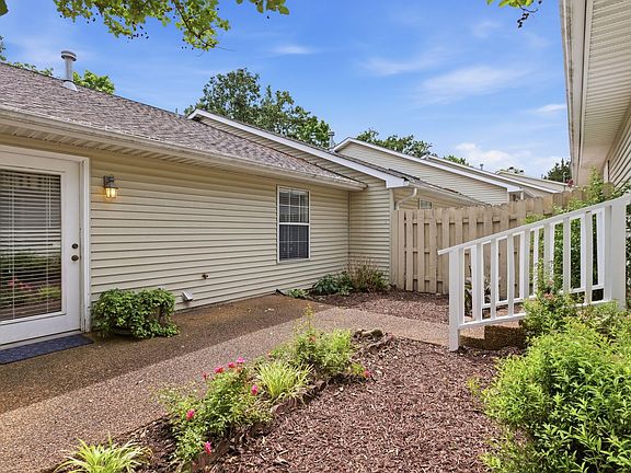 5th image of 219 Pepper Ridge Cir