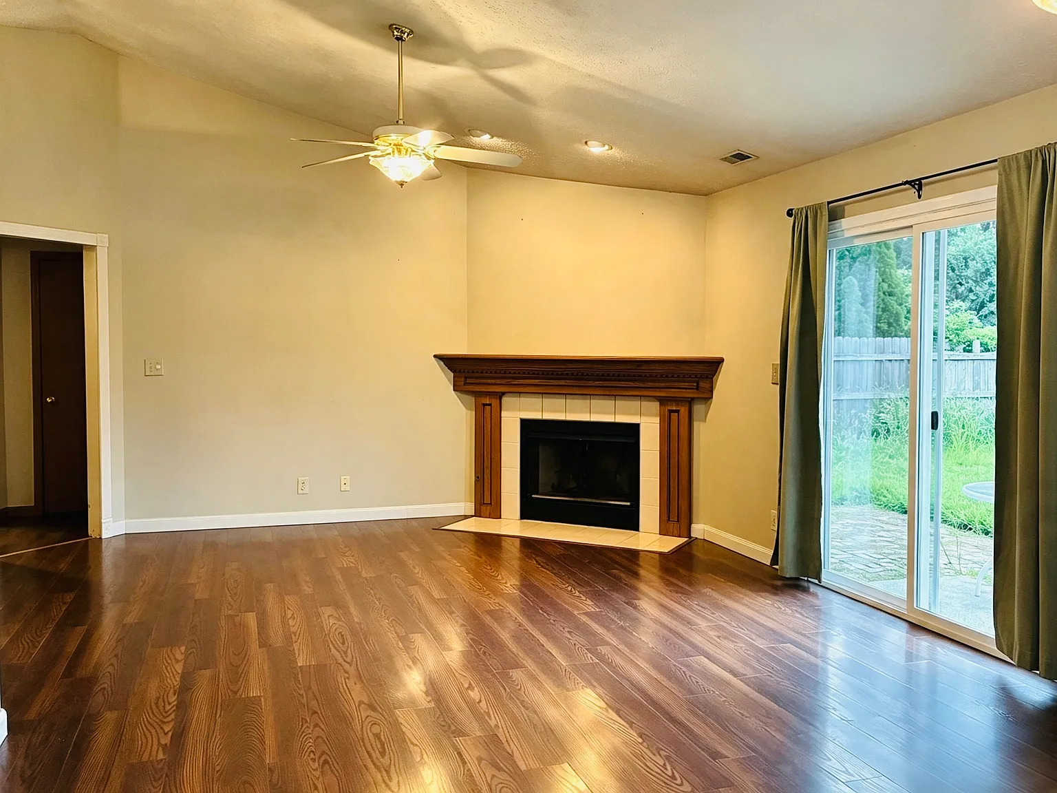 3 bed, 1329 sqft, $1,790 — Photo 2