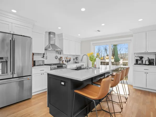 322 Bunker Hill St #B, Boston, MA 02129