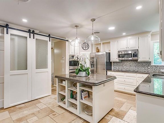 4th image of 4055 Hildring Dr E
