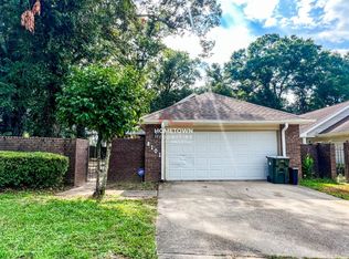 8101 Treetop Ln, Pensacola, FL 32514