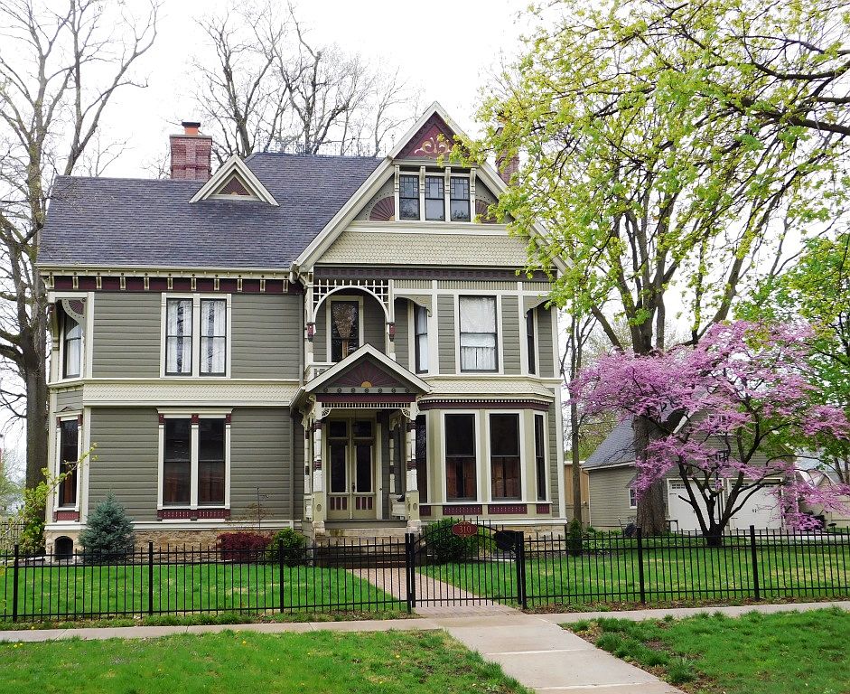 310 S 3rd St, Fairbury, IL 61739 Zillow