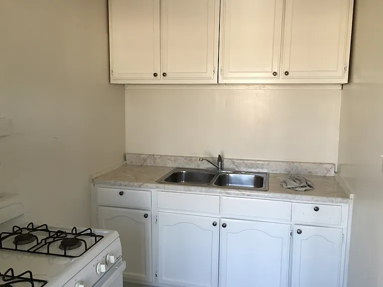 1407 W 3rd St — Photo 10