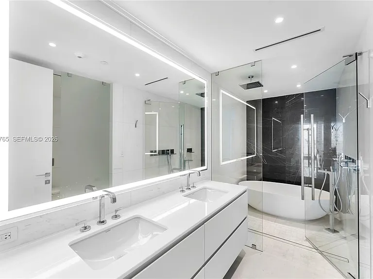 300 Biscyane Boulevard Way #1202 — Photo 15