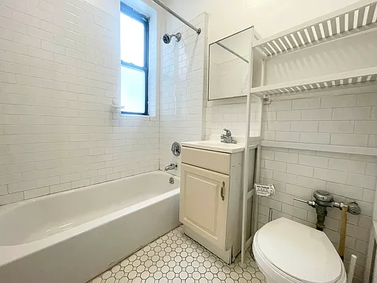 Rented by Pear NYC LLC | media 9