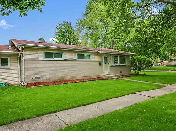 3rd image of 525 N Lincoln Ave