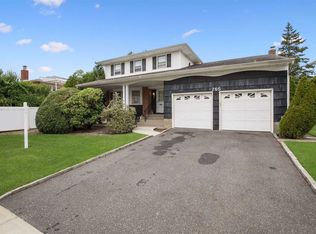 765 Plainfield Ln, Valley Stream, NY 11581