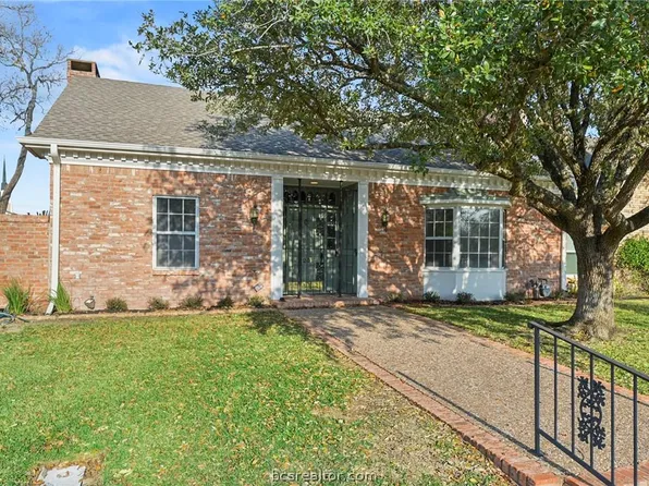 1201 Brook Hollow Dr, Bryan, TX 77802