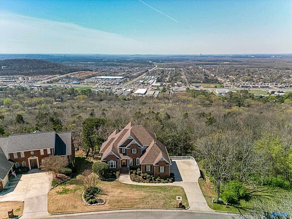 2nd image of 11008 Everest Cir SE
