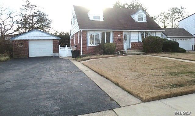 2nd image of 2640 Beech St