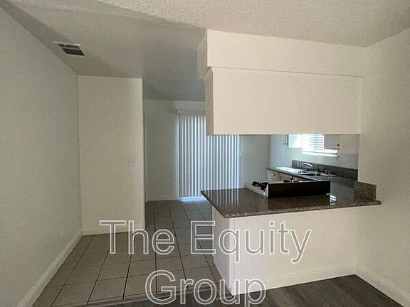 4th image of 323 W 3rd St