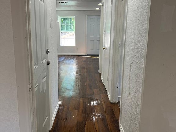5th image of 637 Cove Hollow Dr