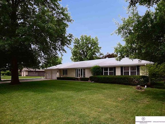 2nd image of 2424 Royal Wood Dr
