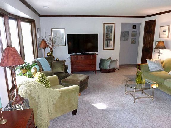 4th image of 4040 Vineland Dr